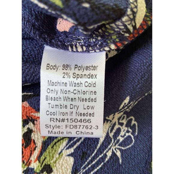 Fun2Fun Navy Blue Floral Print V-Neck Blouse Top Size Small NWOT - Picture 7 of 14